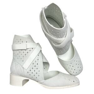CHANEL Interlocking CC Logo Perforated Ankle Suede Boots EU 40 US 10 White Heels